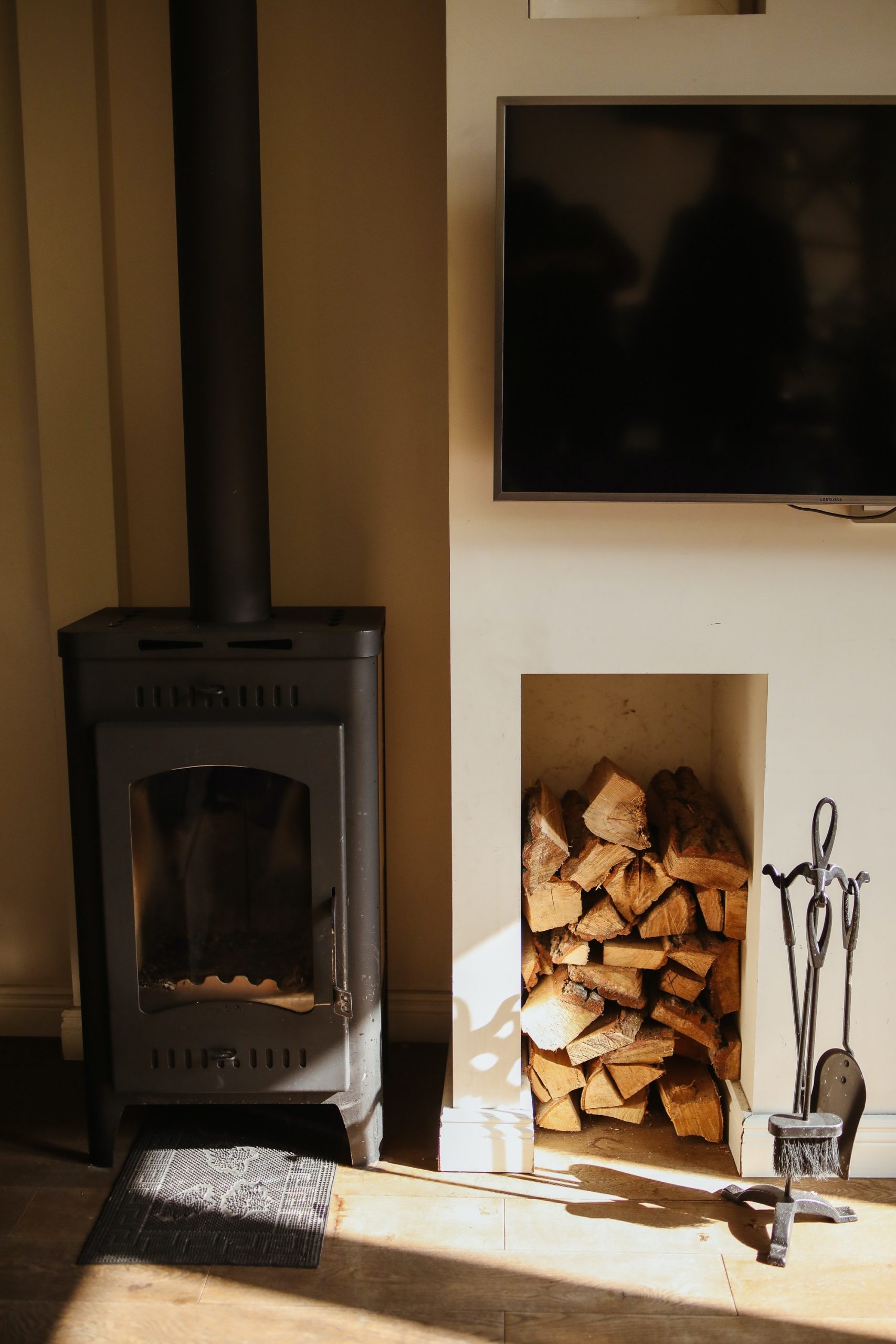 Zo creeer jij een warme uitstraling in huis. Met een houten vloer en/of houten details en zachte en natuurlijke materialen